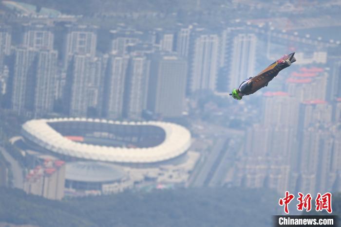 澳大利亚选手塔希·保罗·门罗在湖南张家界天门