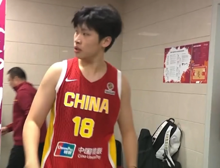 中国女篮险胜捷克小组出线难掩隐患