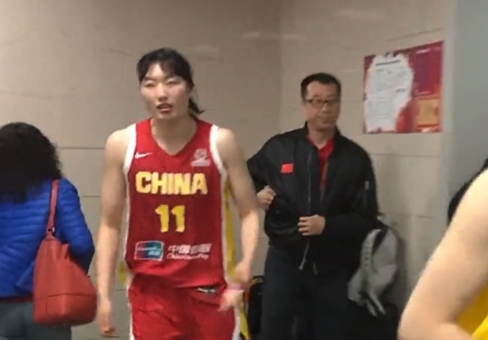 中国女篮险胜捷克小组出线难掩隐患