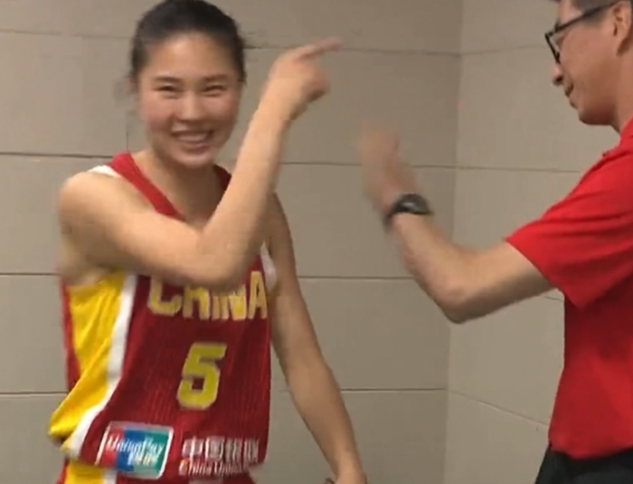 中国女篮险胜捷克小组出线难掩隐患