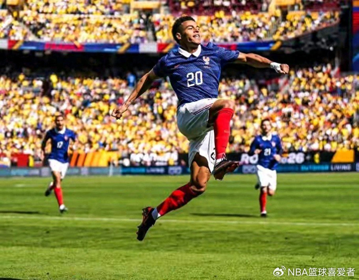 杜埃两球闪耀 法国队轮换取胜哥伦比亚