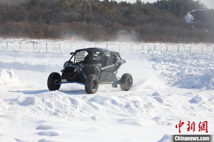 第十九届中国漠河冰雪越野赛在北极村开赛
