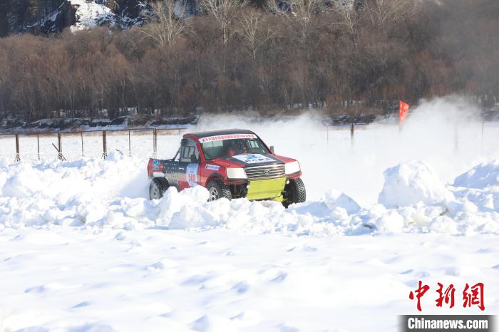 第十九届中国漠河冰雪越野赛在北极村开赛